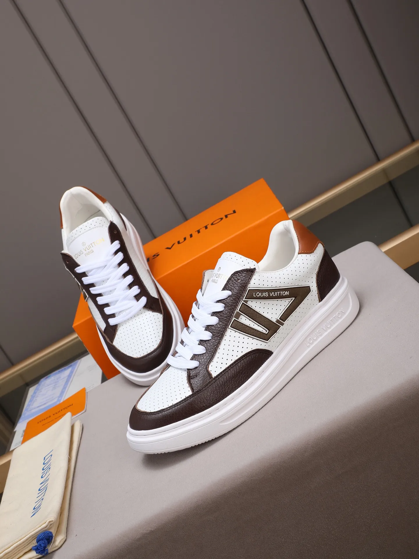 PP420 main model 👍👍👍2025 new LOUIS VUITTON [Luden Yiwei]——LV upper [Lv]🇮🇹Imported first-layer cowhide embossed🇩🇪Inside imported sheepskin lining ➕Non-slip and wear-resistant outsole. Every man's identity is reflected in his elegant and stable upper shoes🚶🏻🚶🏻📯 No matter the wind or rain, the shoe last remains unchanged and can stand the test of time🔍️. ——Code number: 38-44 (45 can be customized)